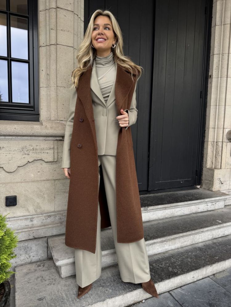  B834BROWN