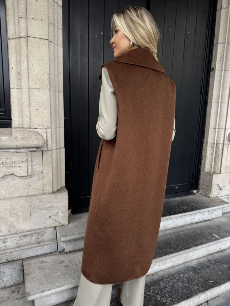  B834BROWN