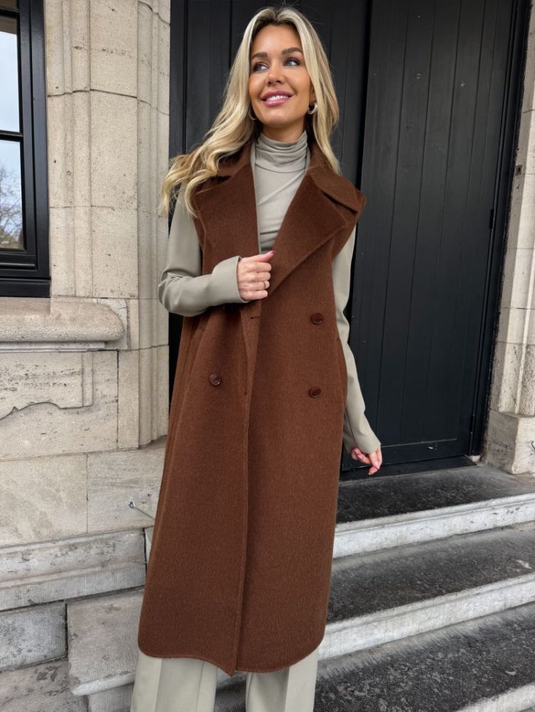  B834BROWN