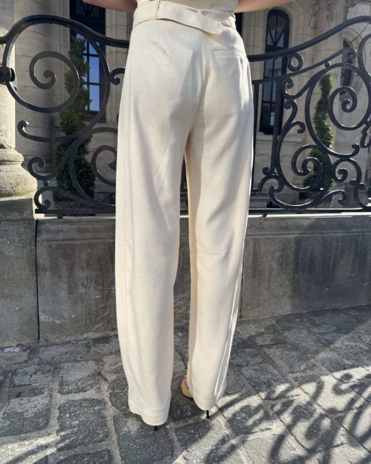  SWAN WHITE