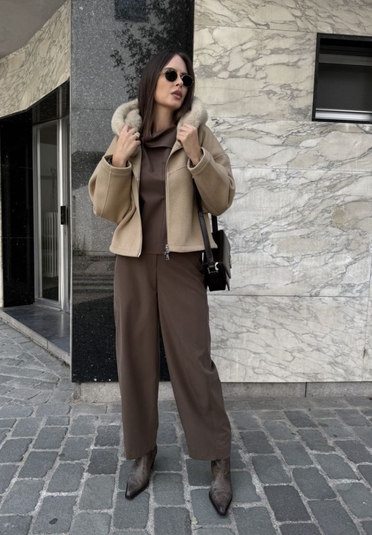  LIGHT BEIGE