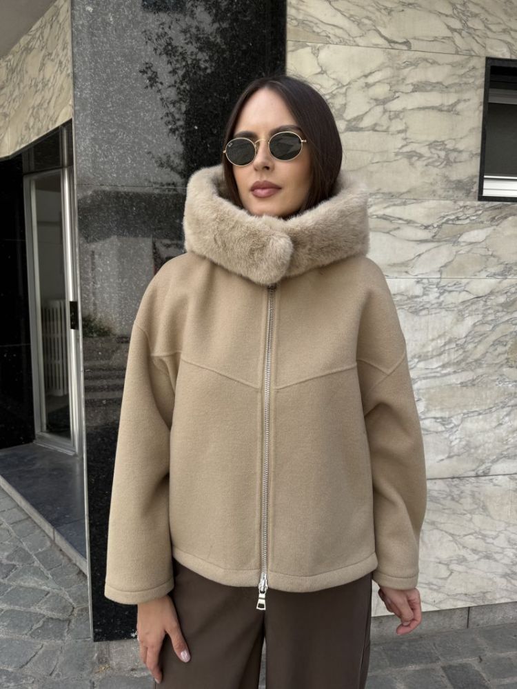  LIGHT BEIGE