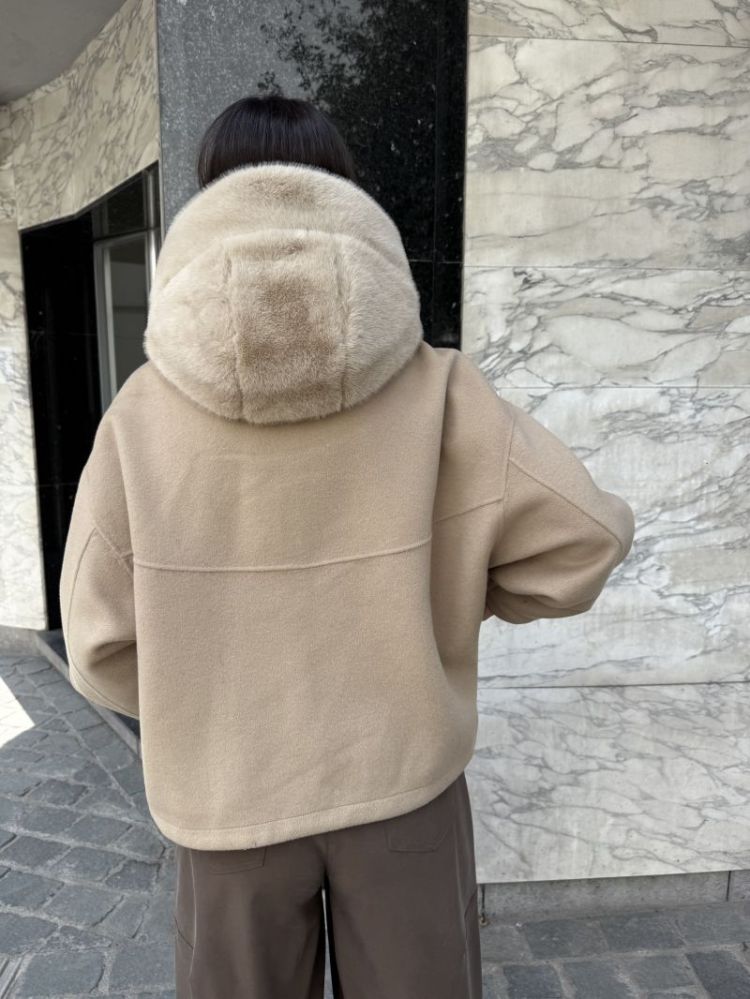  LIGHT BEIGE